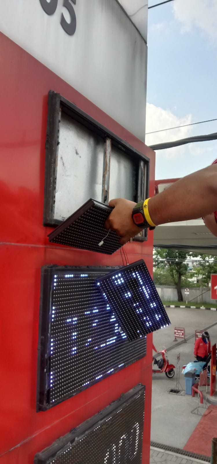 bahan totem spbu Lumajang, contoh totem spbu Lumajang, foto totem spbu nSumenep, harga pembuatan totem spbu Lumajang, jasa pembuatan totem Lumajang, jasa pembuatan totem spbu Lumajang, jual frame running text mojokerto, jual lampu running text Lumajang, jual panel running text murah Lumajang, jual running text masjid Lumajang, jual running text merah Lumajang, jual running text murah mojokerto, jual running text termurah, jual spare part running text mojokerto, pembuatan totem spbu Lumajang, spbu Lumajang totem, toko running text Lumajang, totem pom bensin Lumajang, totem spbu di Lumajang adalah, Totem spbu Jual jadwal sholat digital running text Lumajang, totem spbu terbaru Lumajang
